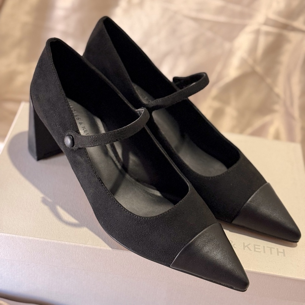 Brand new beautiful elegent suede heels.